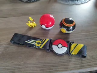 Cinturón Pokémon con Pikachu y Pokébolas