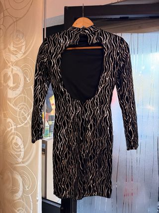 Vestido Negro con Lentejuelas Doradas