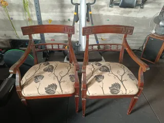 Juego de 2 sillas antiguas de madera