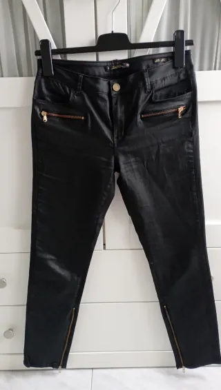 Pantalón efecto piel negro