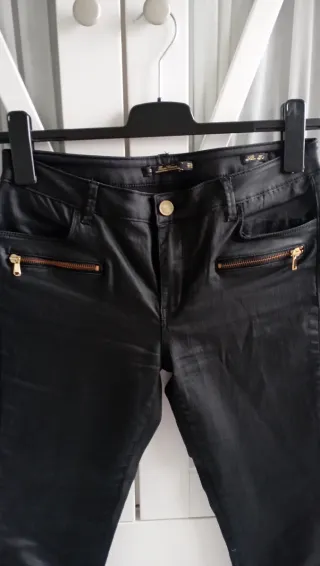 Pantalón efecto piel negro