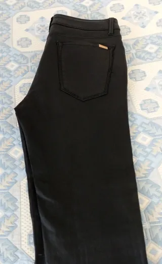 Pantalón efecto piel negro