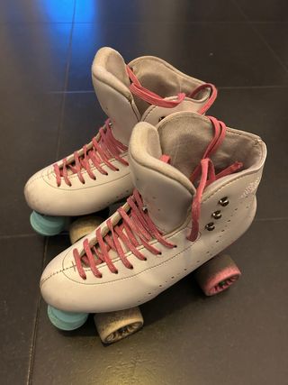 Patines Artísticos Blancos con Cordones Rosas