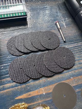 Dremel inalámbrico mas complementos