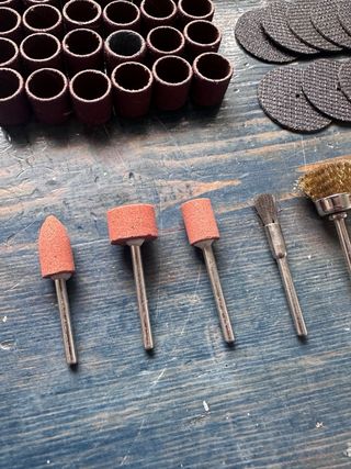 Dremel inalámbrico mas complementos