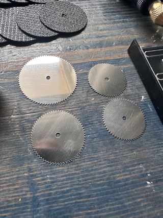 Dremel inalámbrico mas complementos