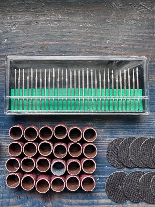 Dremel inalámbrico mas complementos