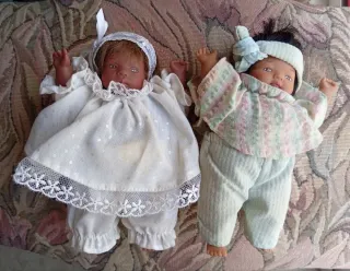 2 vecchi pupazzi di stoffa e gomma