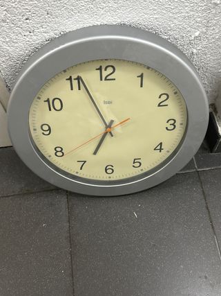 Reloj de pared Bai plateado y beige