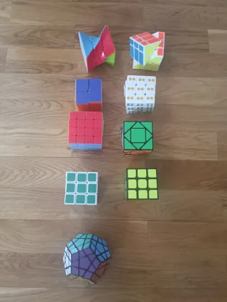 Lote 9 cubos de Rubik variados