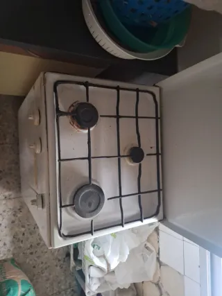 Cocina de gas blanca