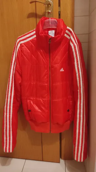 Chubasquero acolchado Adidas rojo