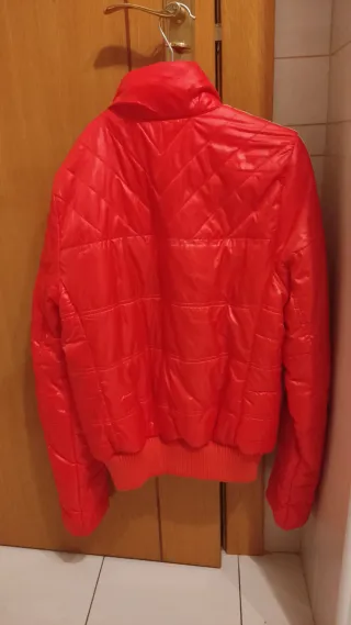 Chubasquero acolchado Adidas rojo