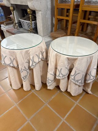 2 Mesillas de noche con tela de Gastón y Daniela