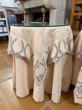 2 Mesillas de noche con tela de Gastón y Daniela