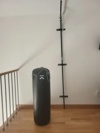 Saco de boxeo con soporte de pared