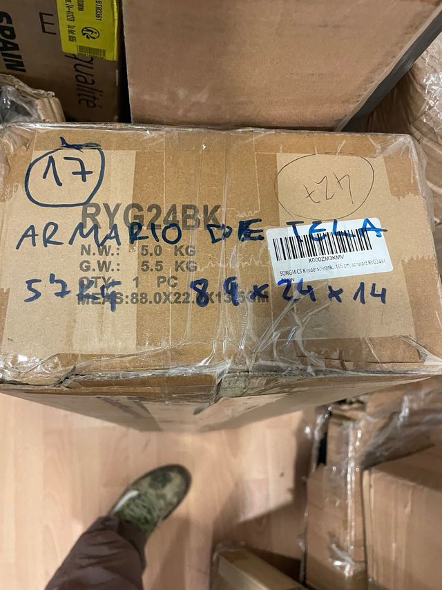 Suporte de roupas SONGMICS preto em metal. Ref. 17