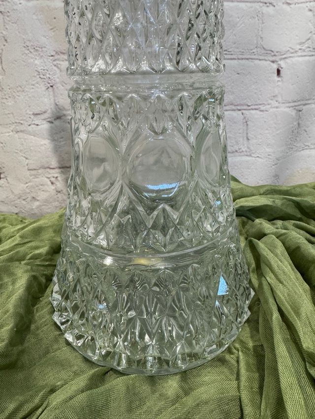 Jarra antigua de cristal y metal