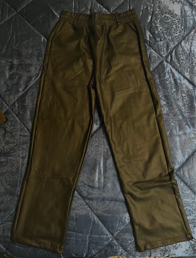 Pantaloni in pelle verde oliva