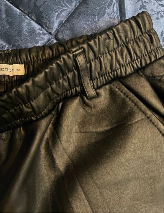 Pantaloni in pelle verde oliva