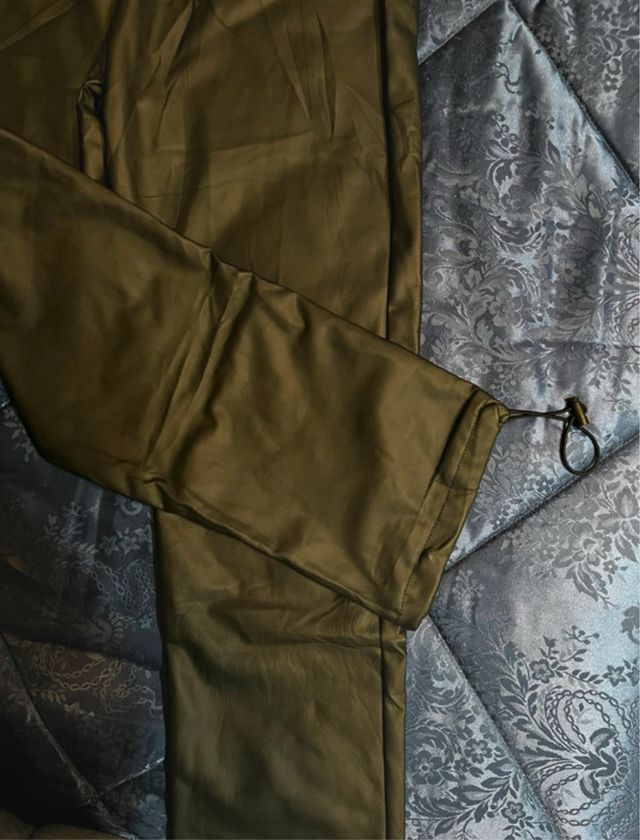 Pantaloni in pelle verde oliva