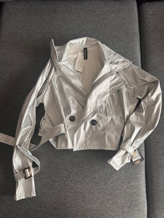 Chaqueta plateada metalizada