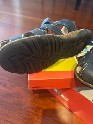 Sandalias Pablosky niño casi nuevas