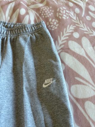 Pantalón chándal Nike gris