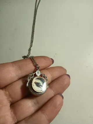 Collana con bussola e pietra dal altra parte