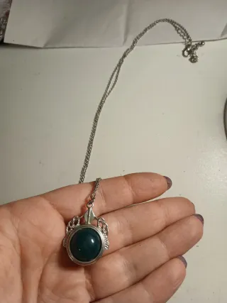 Collana con bussola e pietra dal altra parte