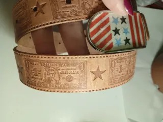 Cintura in pelle con dollaro USA