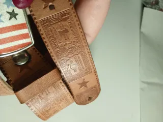 Cintura in pelle con dollaro USA