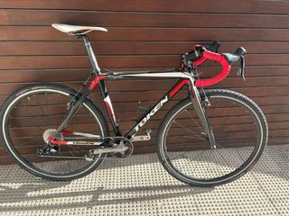 Bici Ciclocross/Gravel TOKEN Negra/Roja