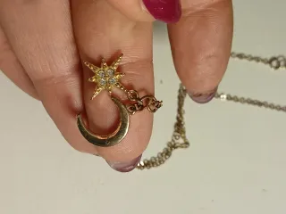 Collana con stella e luna dorata