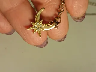 Collana con stella e luna dorata