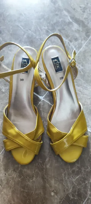 Zapatos de tacón amarillos talla 39