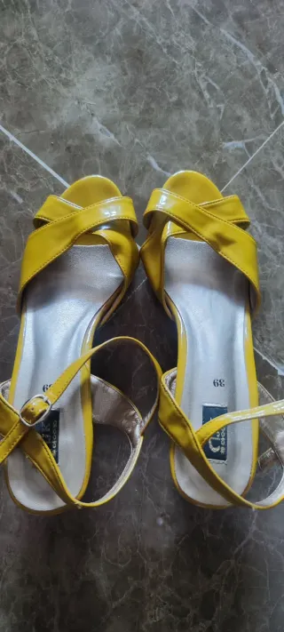 Zapatos de tacón amarillos talla 39