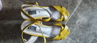 Zapatos de tacón amarillos talla 39