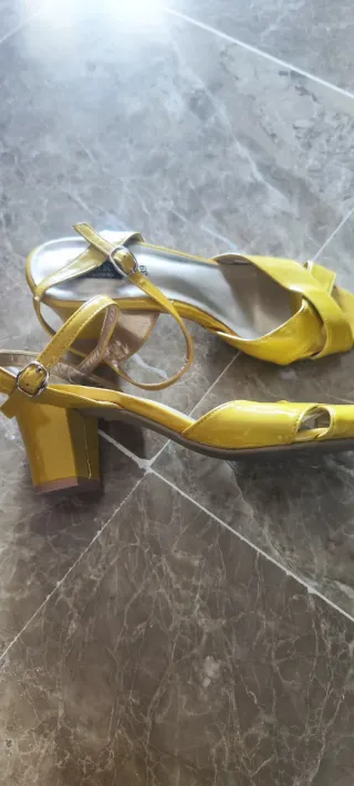 Zapatos de tacón amarillos talla 39