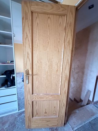 Puerta interior de madera