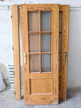 Puerta interior de madera