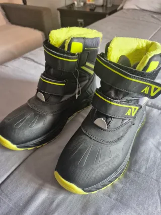 Botas de Nieve Infantiles Negras y Amarillas