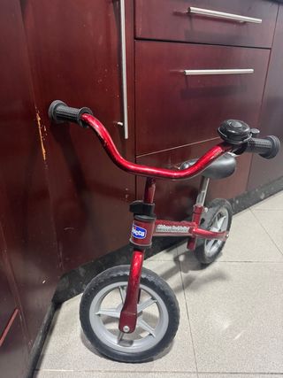 Bicicleta de equilibrio Chicco Roja
