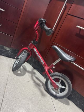 Bicicleta de equilibrio Chicco Roja