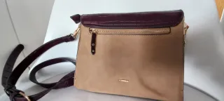 Bolso bandolera Parfois beige y burdeos.