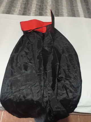 Costume di Carnevale Rosso con Maschera. 2 strati