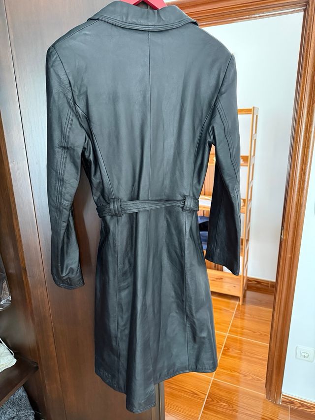 Cappotto in pelle nera Cortefiel