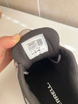 Zapatillas de montaña mujer Merrell beige y rosa