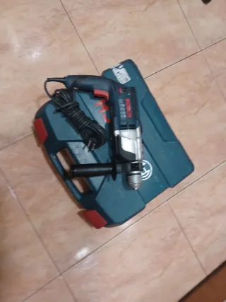 Taladro   Bosch Profesional con Caja