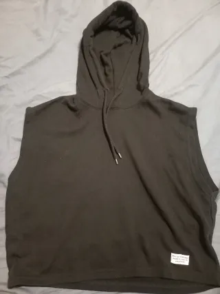 Camiseta corta con capucha sin mangas